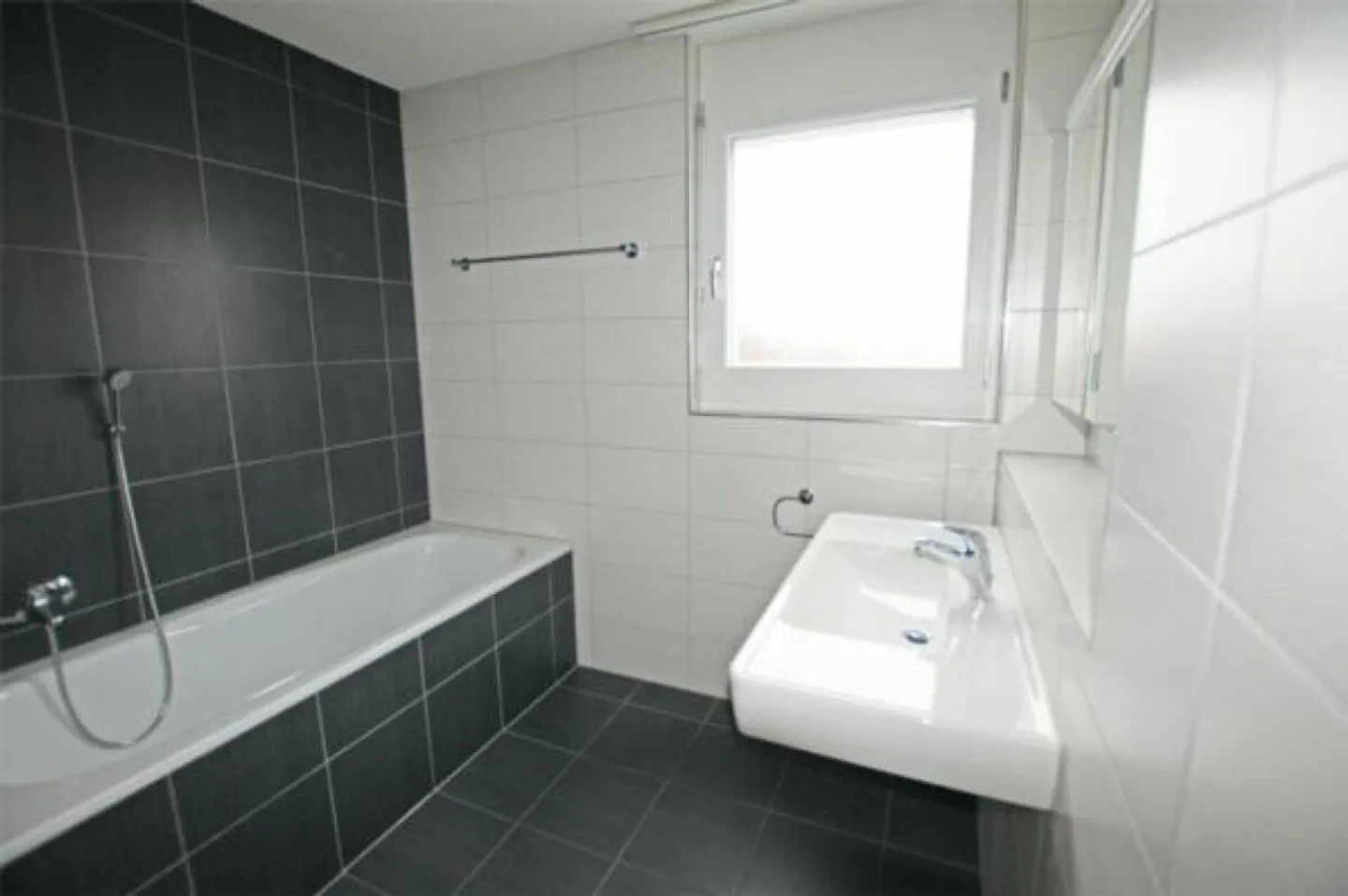 Appartement 3.5 pièces baigné de lumière - Photo 6 sur 6