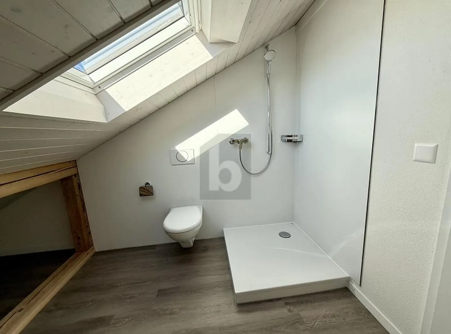 FRESHLY RENOVATED WITH GARDEN AND TERRACE - Photo 5 of 6