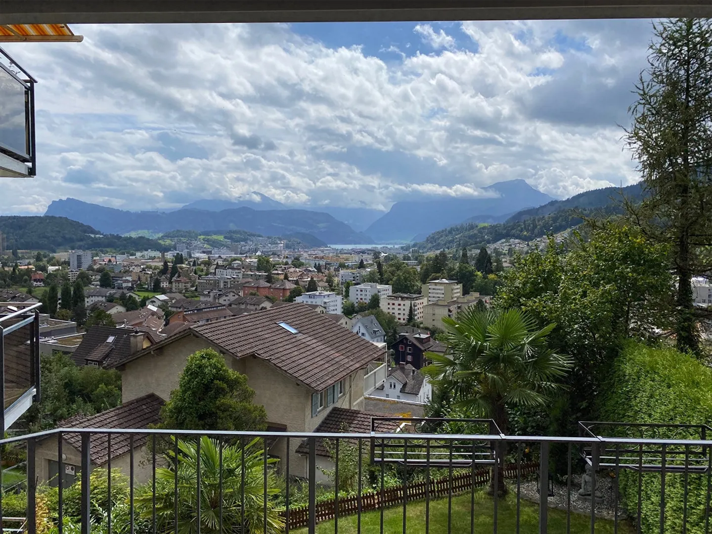 Sonnige Wohnung mit Terrasse - Foto 1 von 19