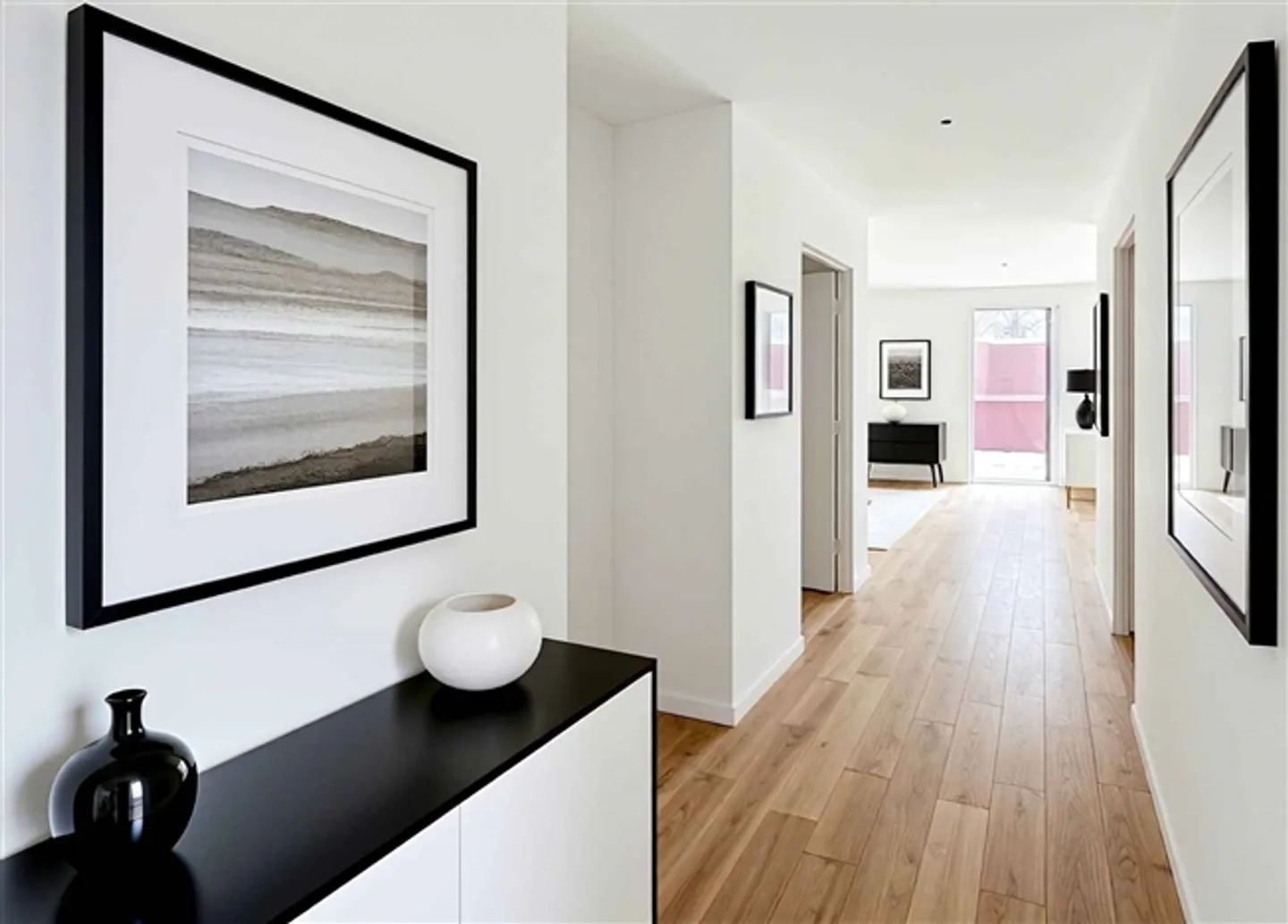 Elegant, contemporary penthouse with large terrace - Photo 3 of 10