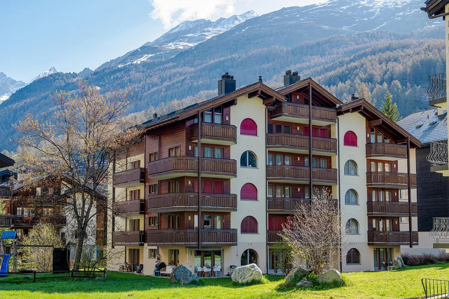 Centrally located, beautiful 4.5-room apartment with unique Matterhorn view - Photo 1 of 15