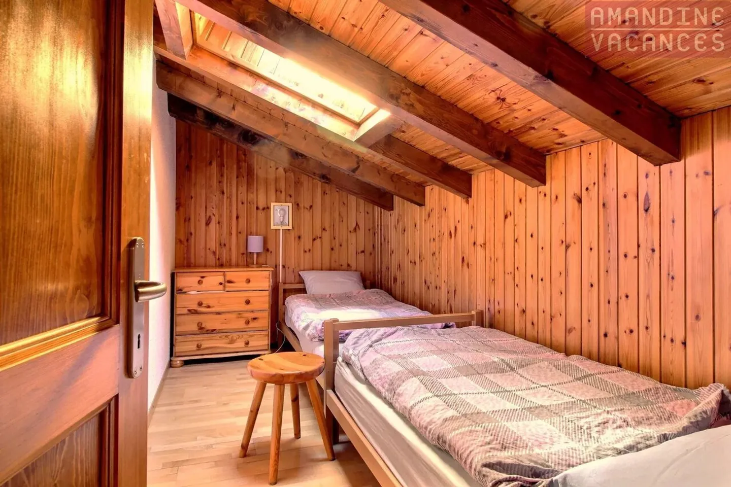 Helle 3,5-Zimmer-Wohnung mit Mezzanin inmitten der Natur - Foto 4 von 11