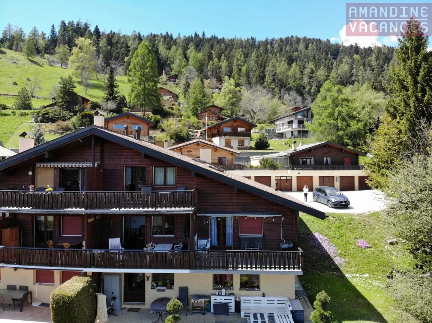 Helle 3,5-Zimmer-Wohnung mit Mezzanin inmitten der Natur - Foto 10 von 11