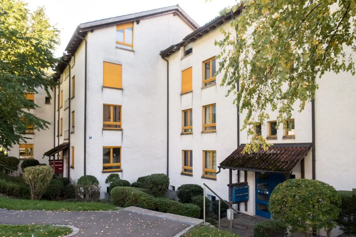 Helle 4.5-Zimmer-Wohnung mit Balkon und Garage in Schänis - Foto 1 di 9