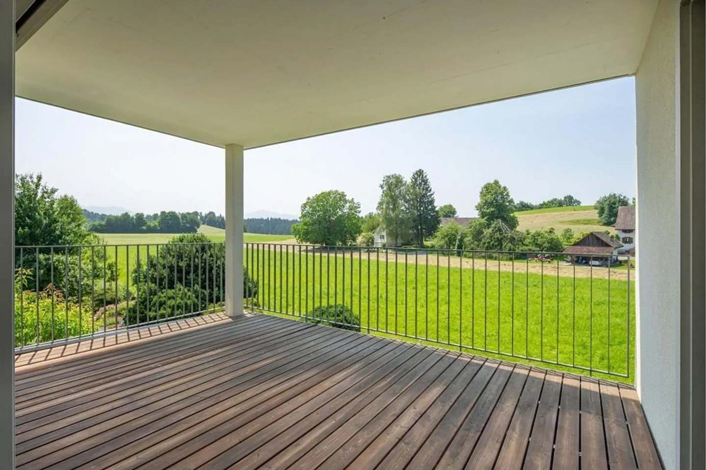 Appartement moderne avec vue imprenable - Photo 2 sur 8