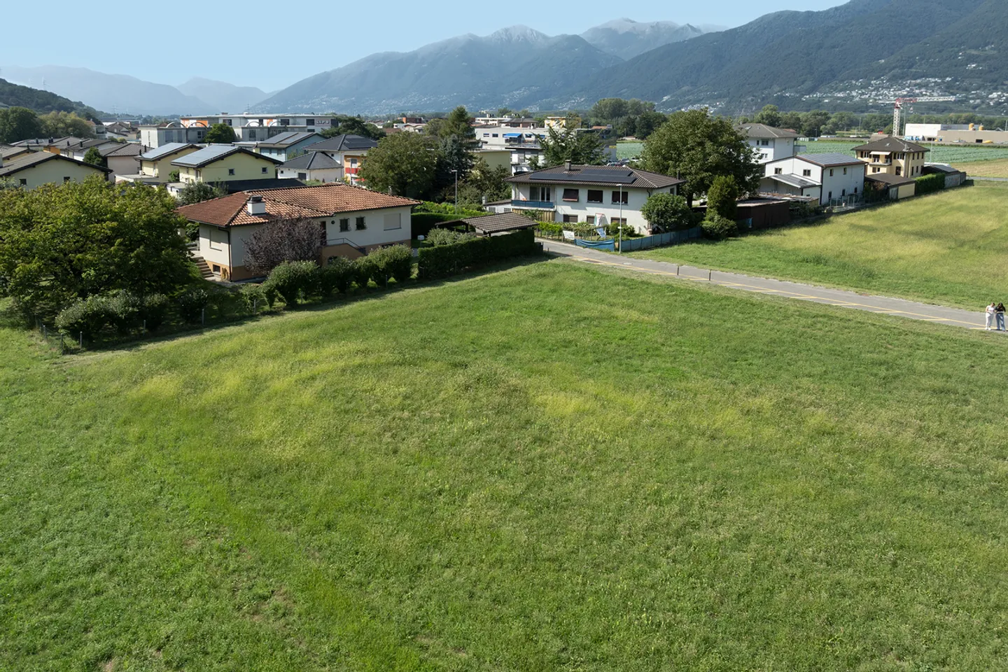Between Bellinzona and Locarno: large building plot in a residential area... - Photo 2 of 5