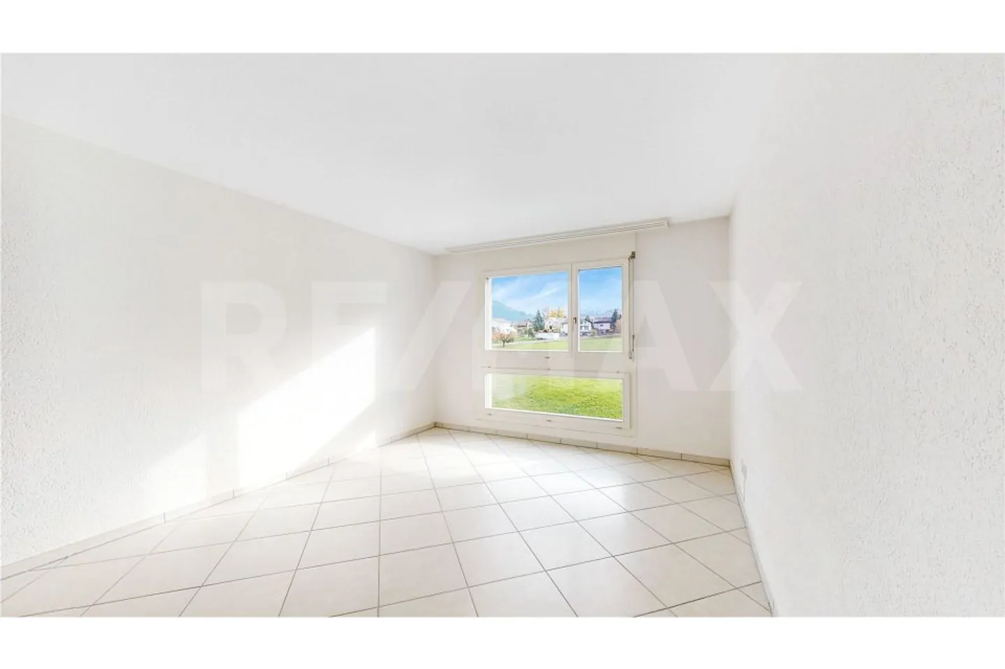 Lumière, Vue et Confort de Vie - Appartement en Attique Attrayant de 4.5 Pièces - Photo 4 sur 13
