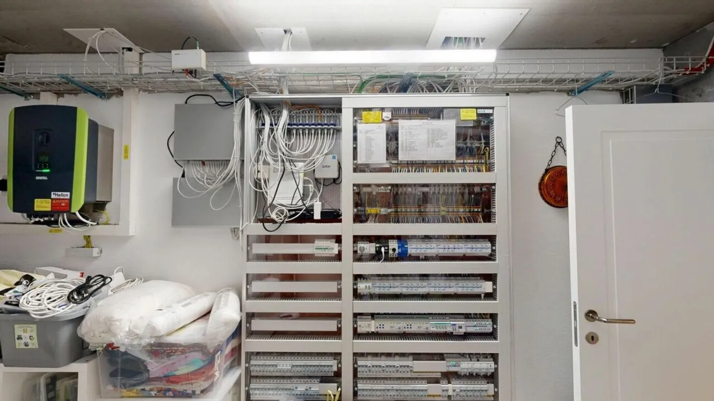 Classic Contemporary Living - Stylish 9.5-room detached house with private garden, swim spa & smart home in Veltheim - Photo 29 of 33