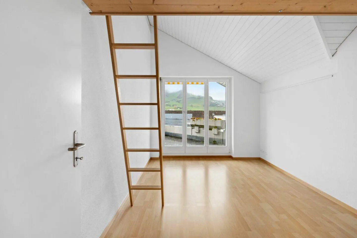 Living Above the Rooftops of Stans - Sunny, Stylish, Family-Friendly - Photo 5 of 14