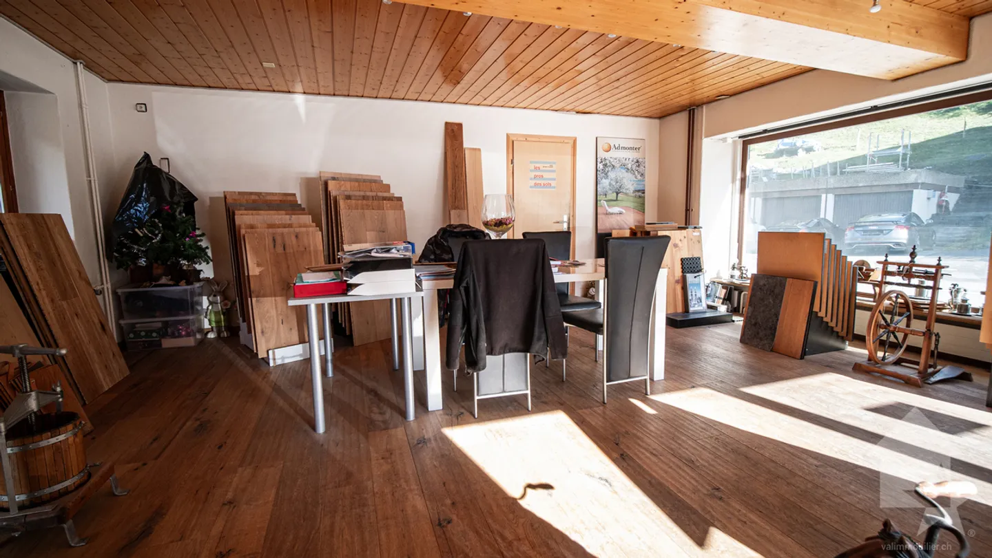 Large house with commercial space in the center of the village - Photo 5 of 38