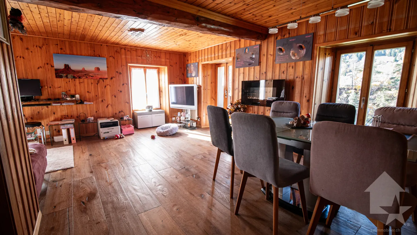 Large house with commercial space in the center of the village - Photo 6 of 38