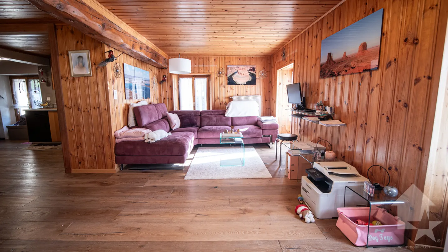 Large house with commercial space in the center of the village - Photo 7 of 38