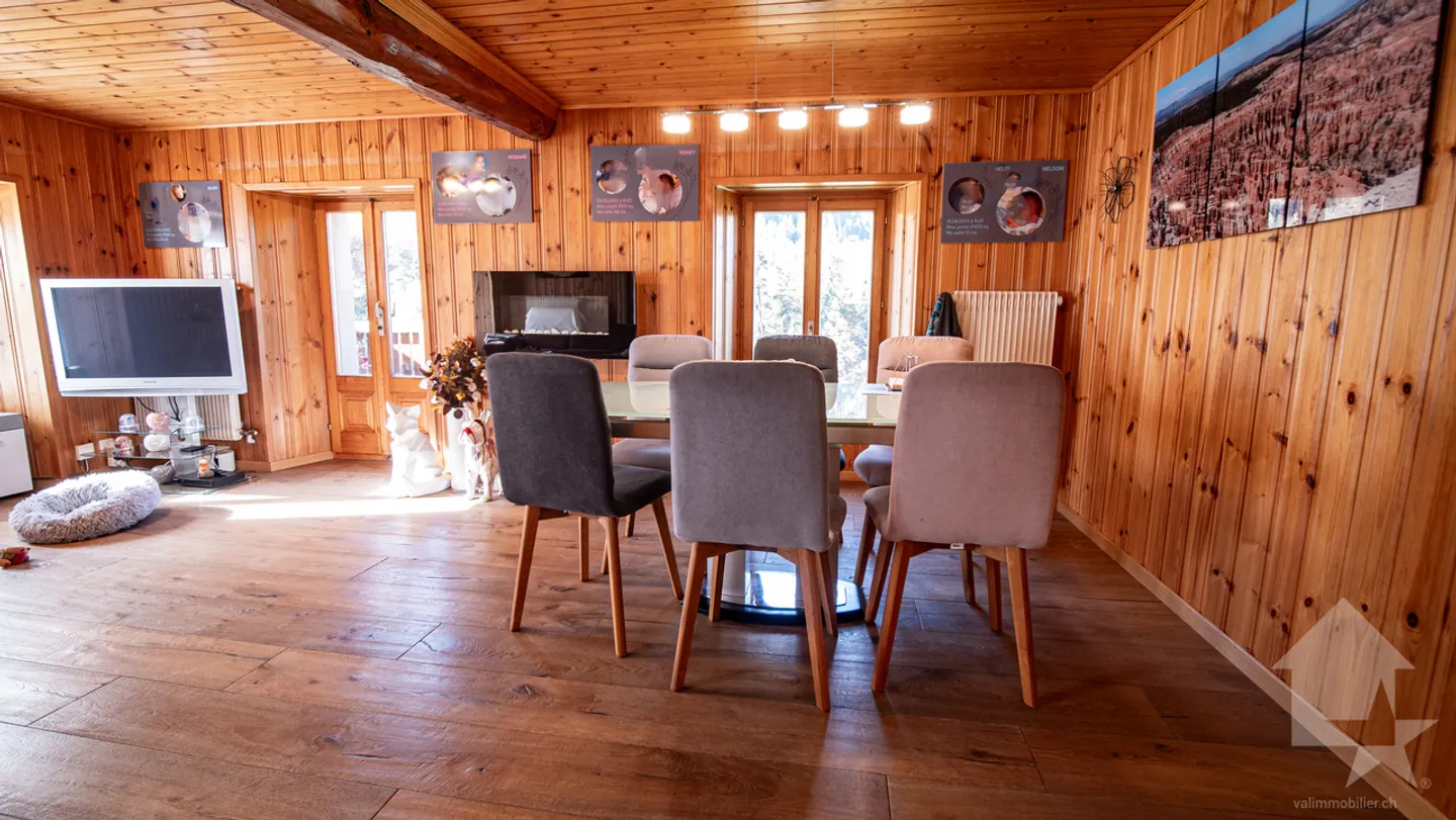 Large house with commercial space in the center of the village - Photo 9 of 38