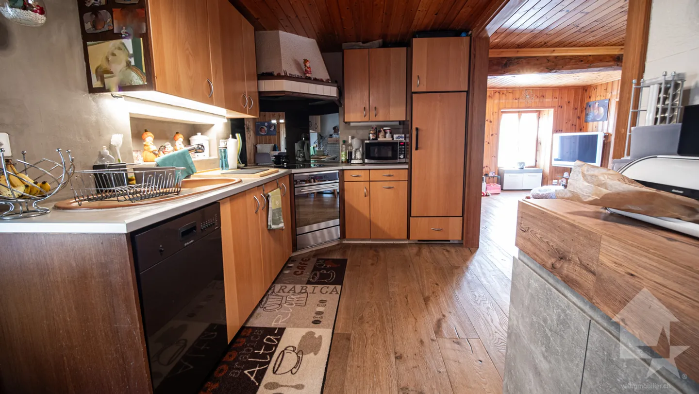 Large house with commercial space in the center of the village - Photo 10 of 38