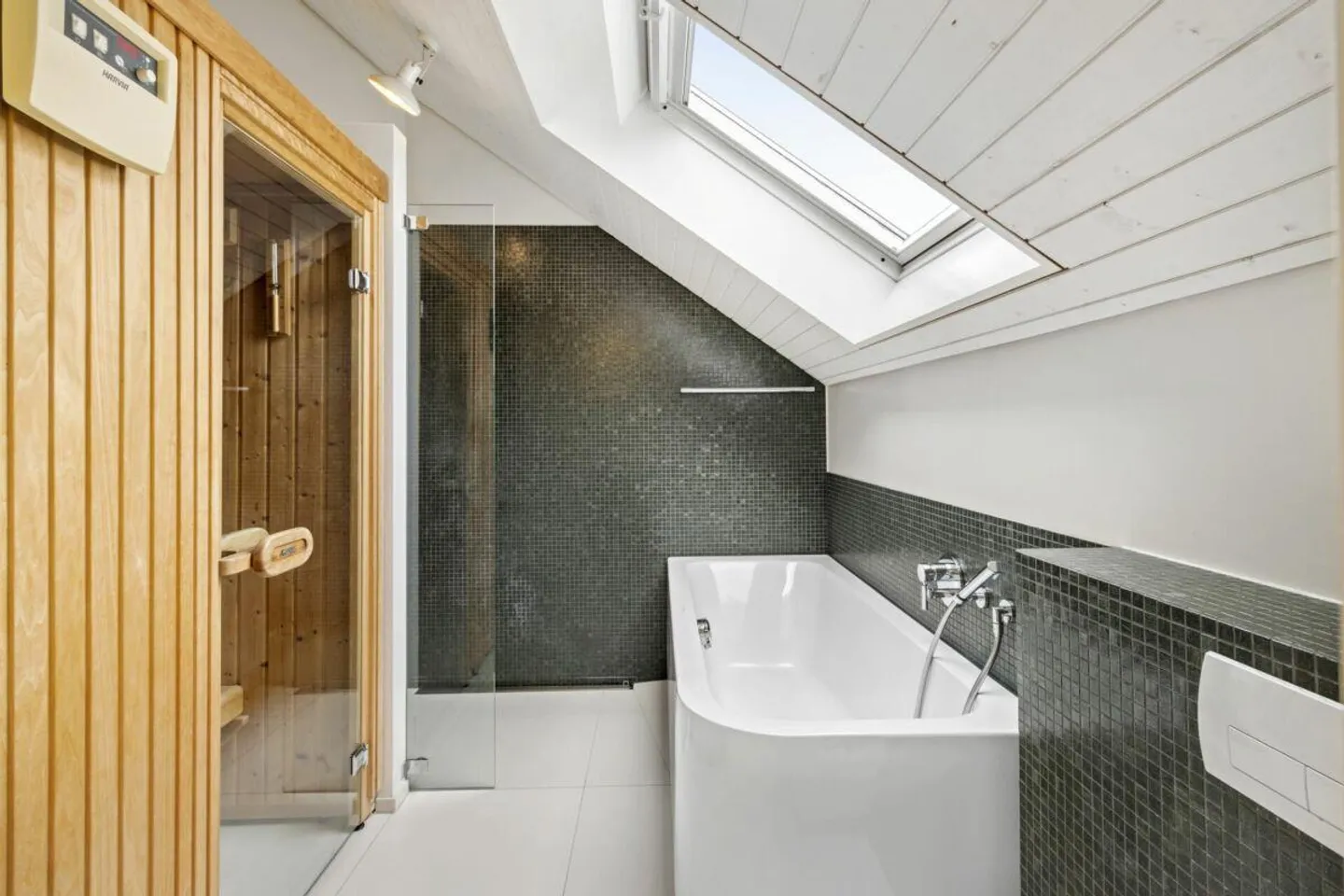 Living Above the Rooftops of Stans - Sunny, Stylish, Family-Friendly - Photo 7 of 14