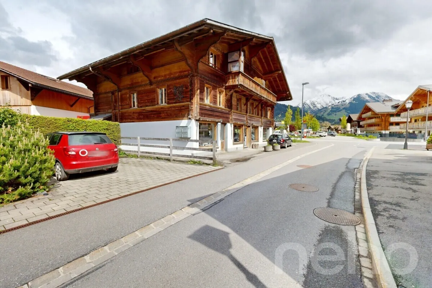 Exclusif: grand chalet à usage mixte à l'entrée du village - Photo 2 sur 12