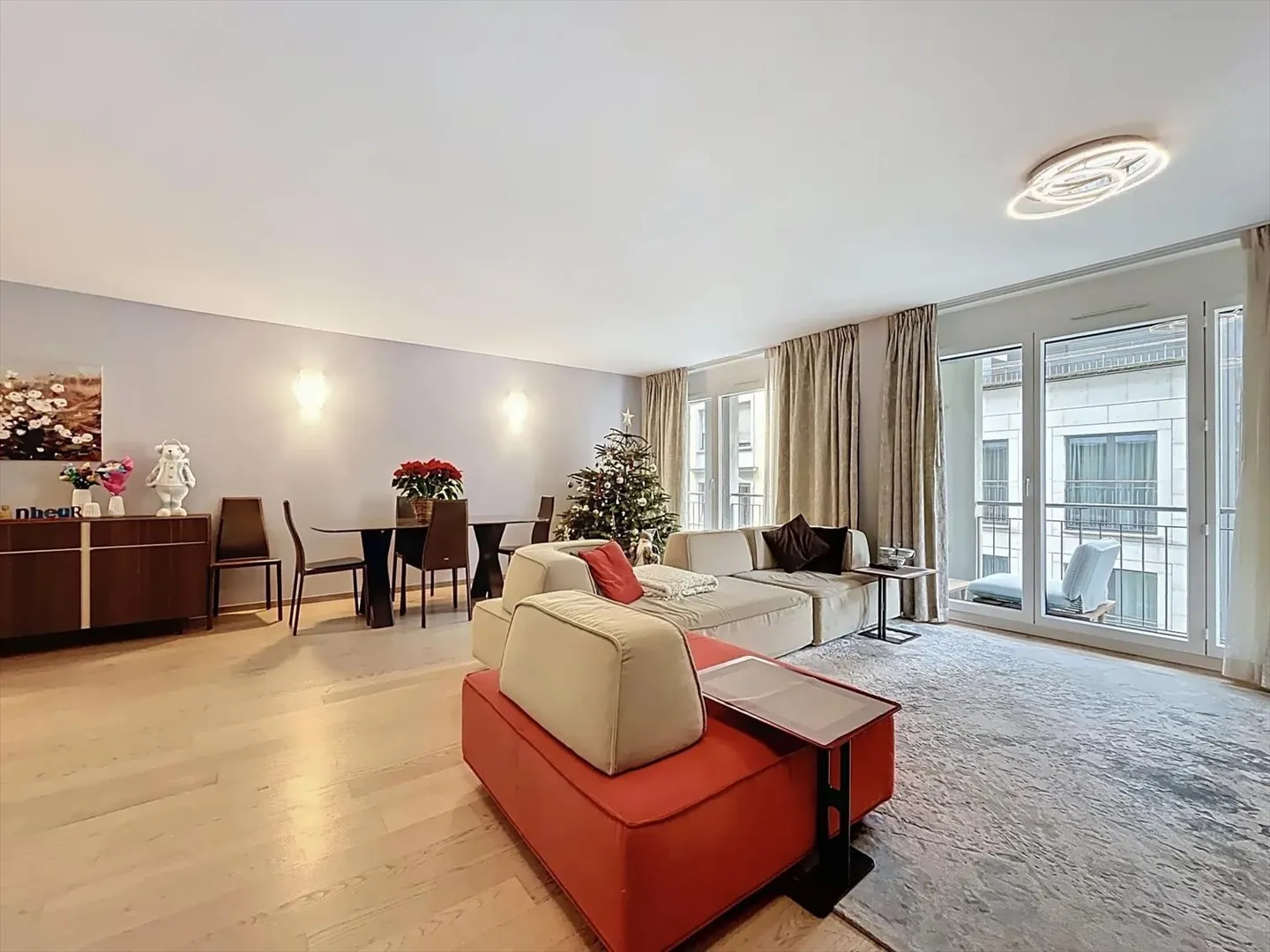 4.5-Room Apartment in the City Center - Photo 2 of 11