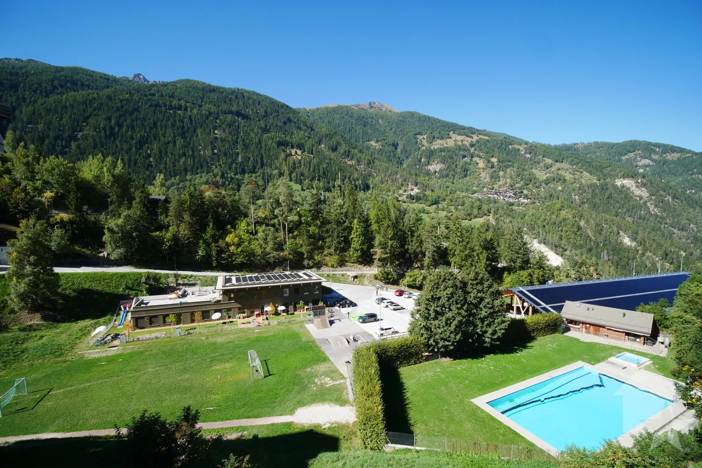 Large house with commercial space in the center of the village - Photo 32 of 38