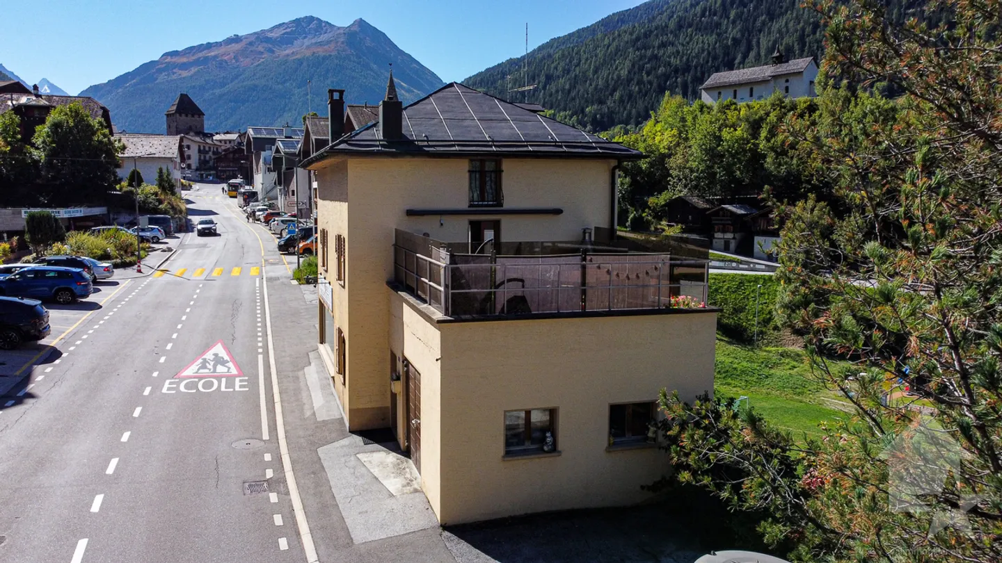 Large house with commercial space in the center of the village - Photo 34 of 38