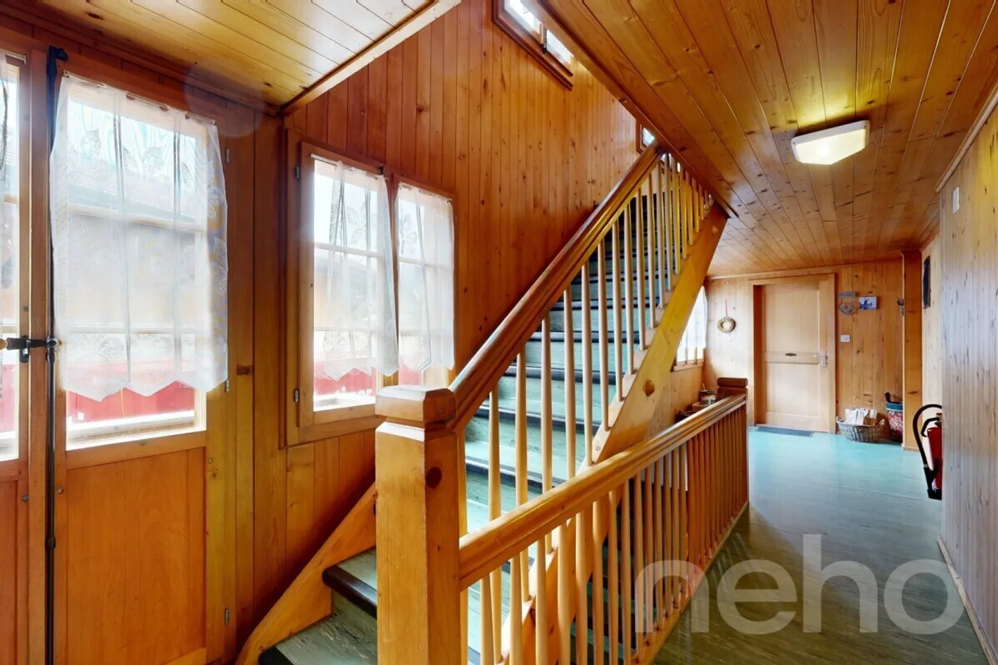 Exclusif: grand chalet à usage mixte à l'entrée du village - Photo 4 sur 12