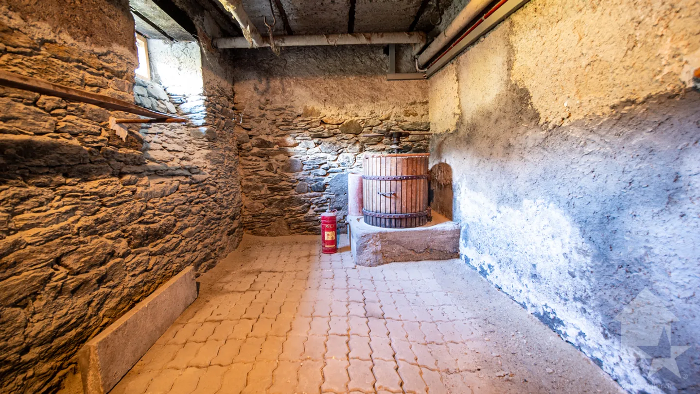 Large house with commercial space in the center of the village - Photo 25 of 38