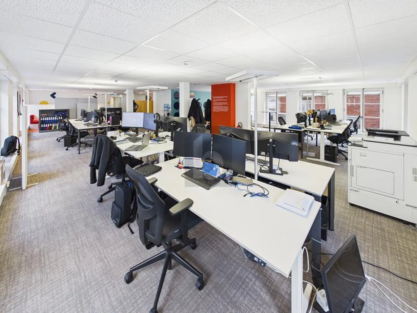 TRÈS CENTRAL, LUMINEUX ET SPACIEUX - Photo 1 sur 6