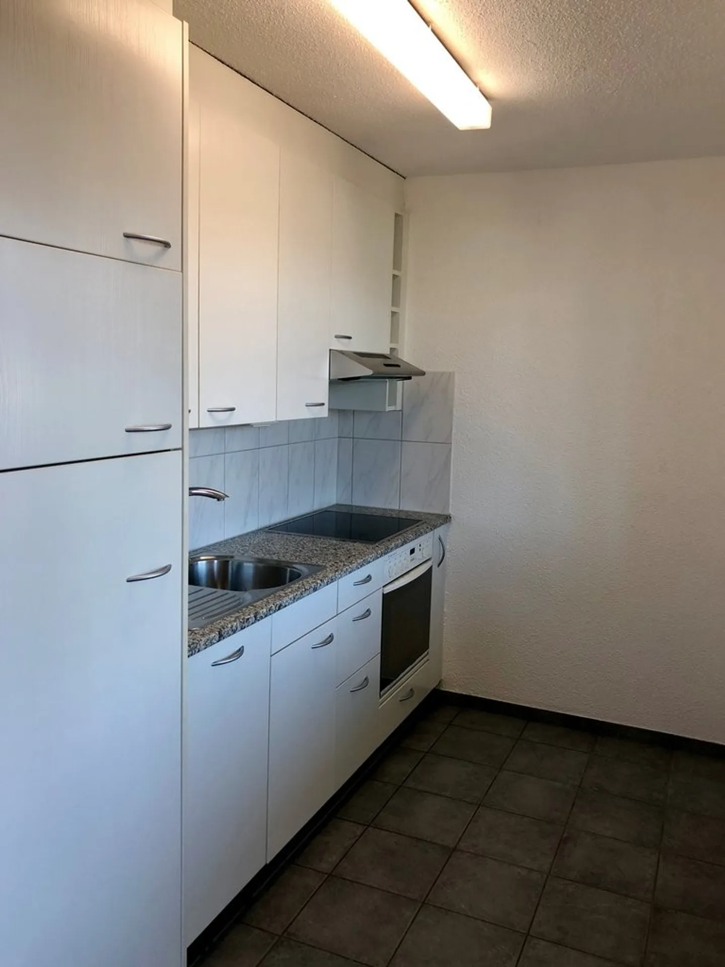 Modernes Apartment mit Balkon - Foto 2 von 5