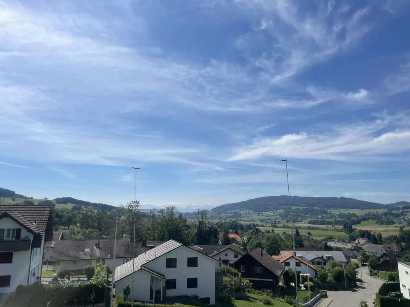 Appartamento spazioso con terrazza, vista montagna e giardino privato - Foto 6 di 10