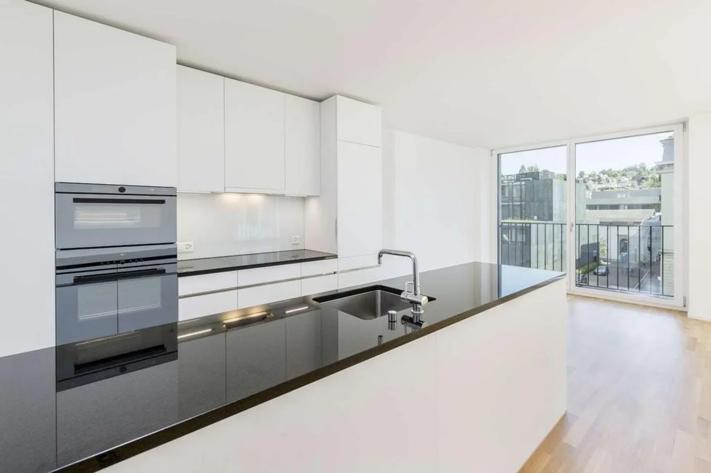 By the lake in the dream city of Lucerne - Photo 4 of 8