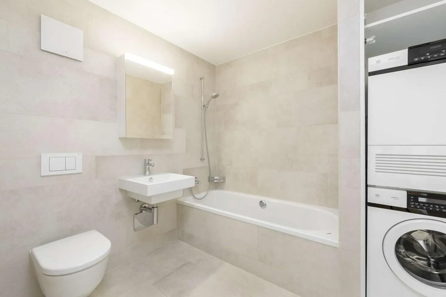 By the lake in the dream city of Lucerne - Photo 5 of 8