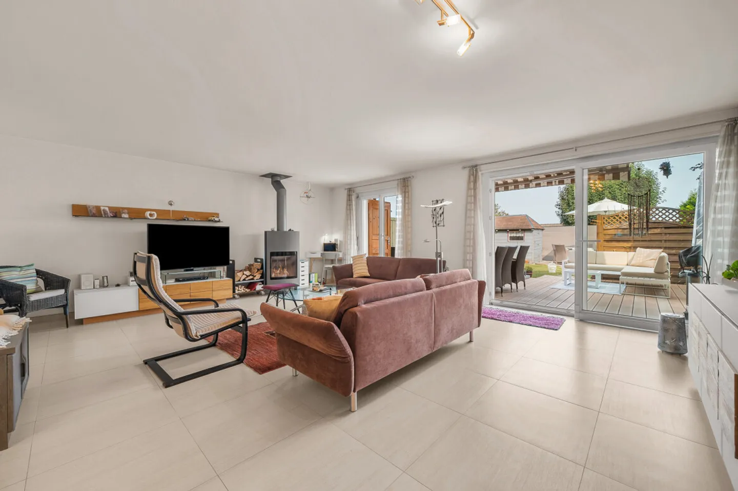 BRIGHT FAMILY HOUSE IN ECHANDENS - Photo 3 of 8