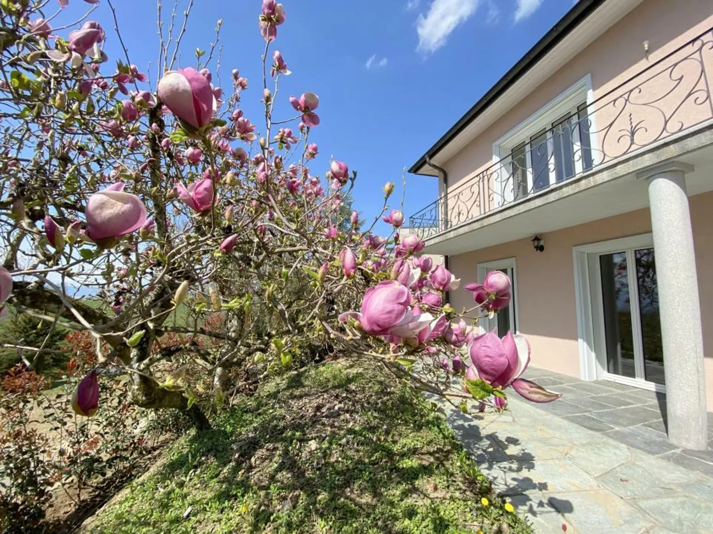 PROPRIÉTÉ MAGNIFIQUE PRÈS DE LAUSANNE - Photo 1 sur 13