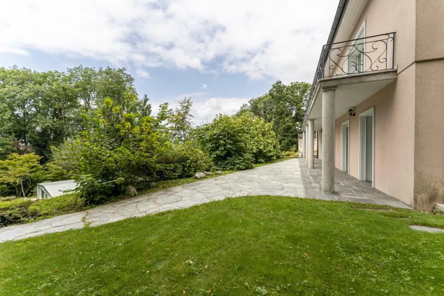 PROPRIÉTÉ MAGNIFIQUE PRÈS DE LAUSANNE - Photo 4 sur 13
