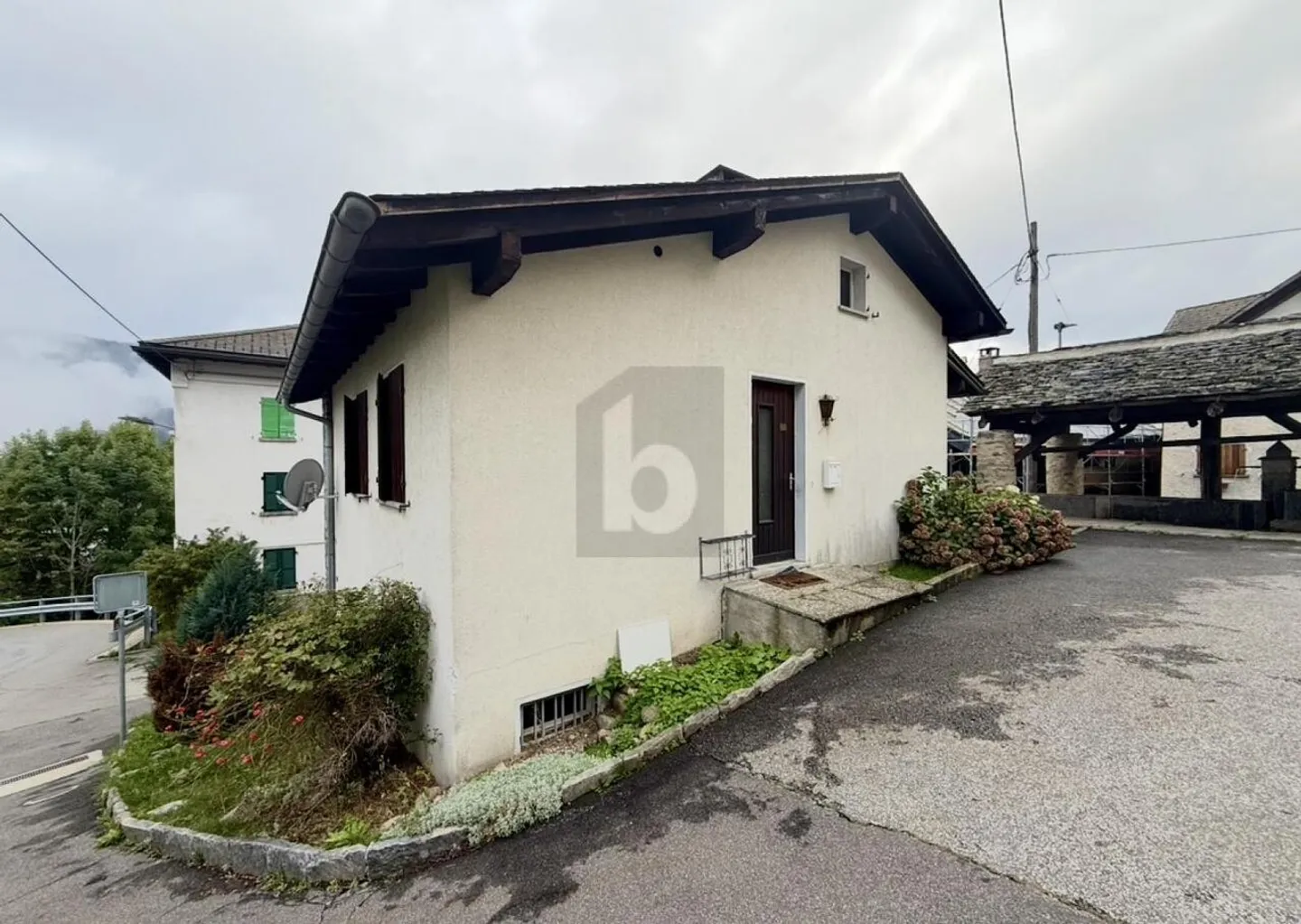 Welcoming with a splendid view - Photo 1 of 5