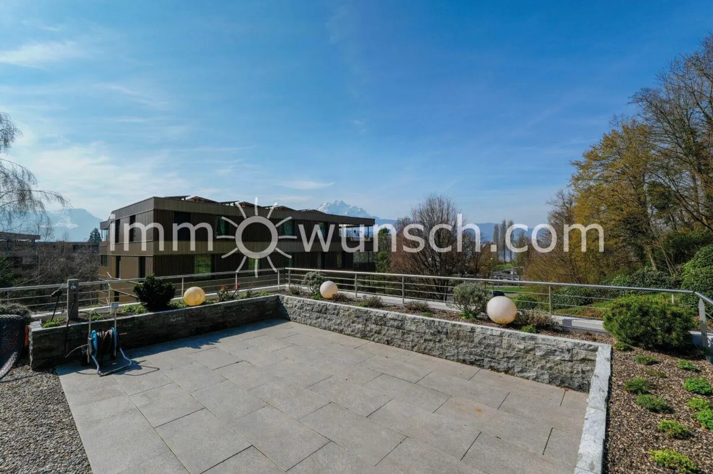 3 ½ Zi. Wohnung mit 100m² Terrasse & Wintergarten, sowie Parkplatz ... - Photo 1 of 11