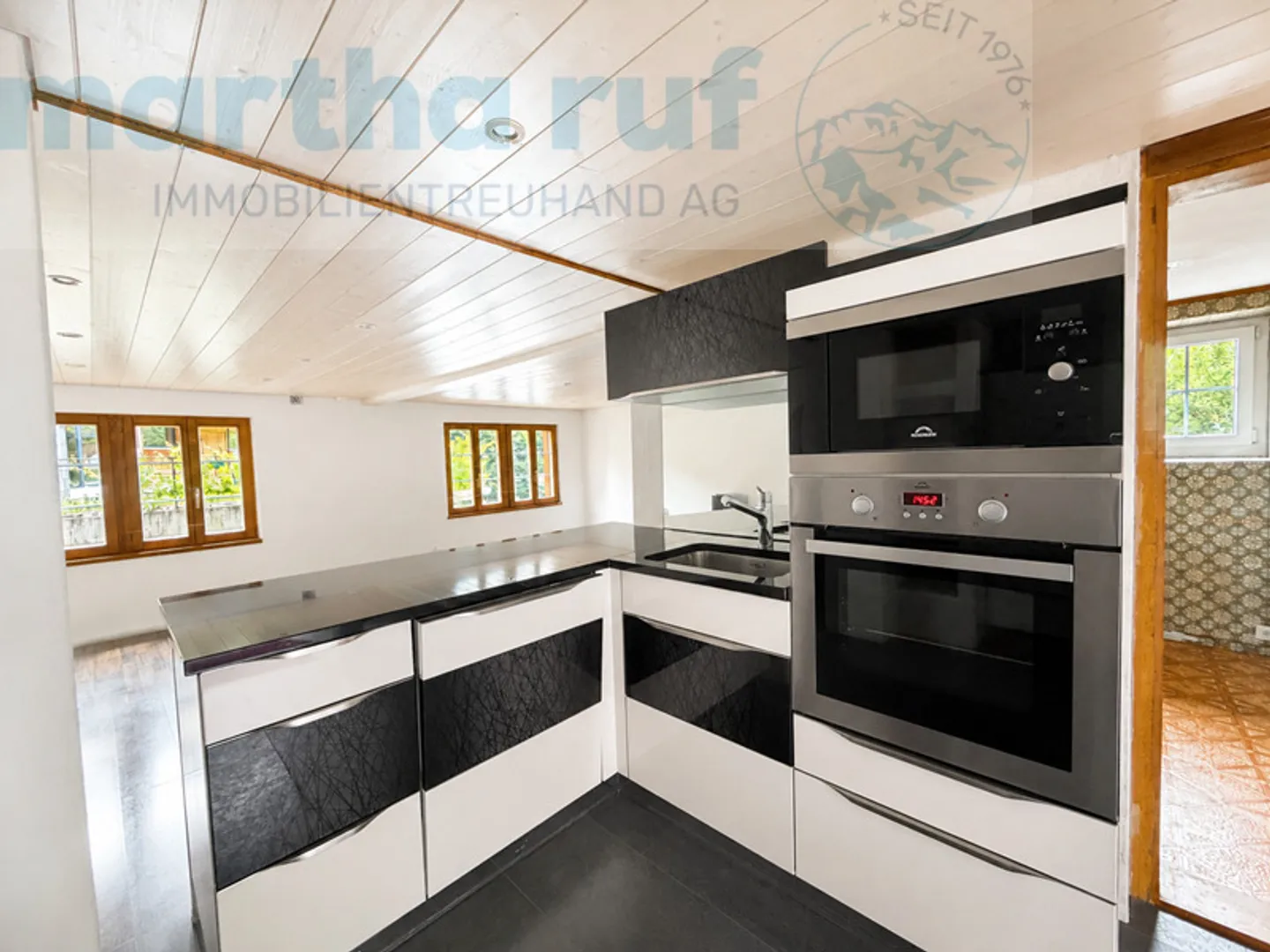 Traditional, cultivated single-family holiday home with alpine charm - Photo 4 of 17