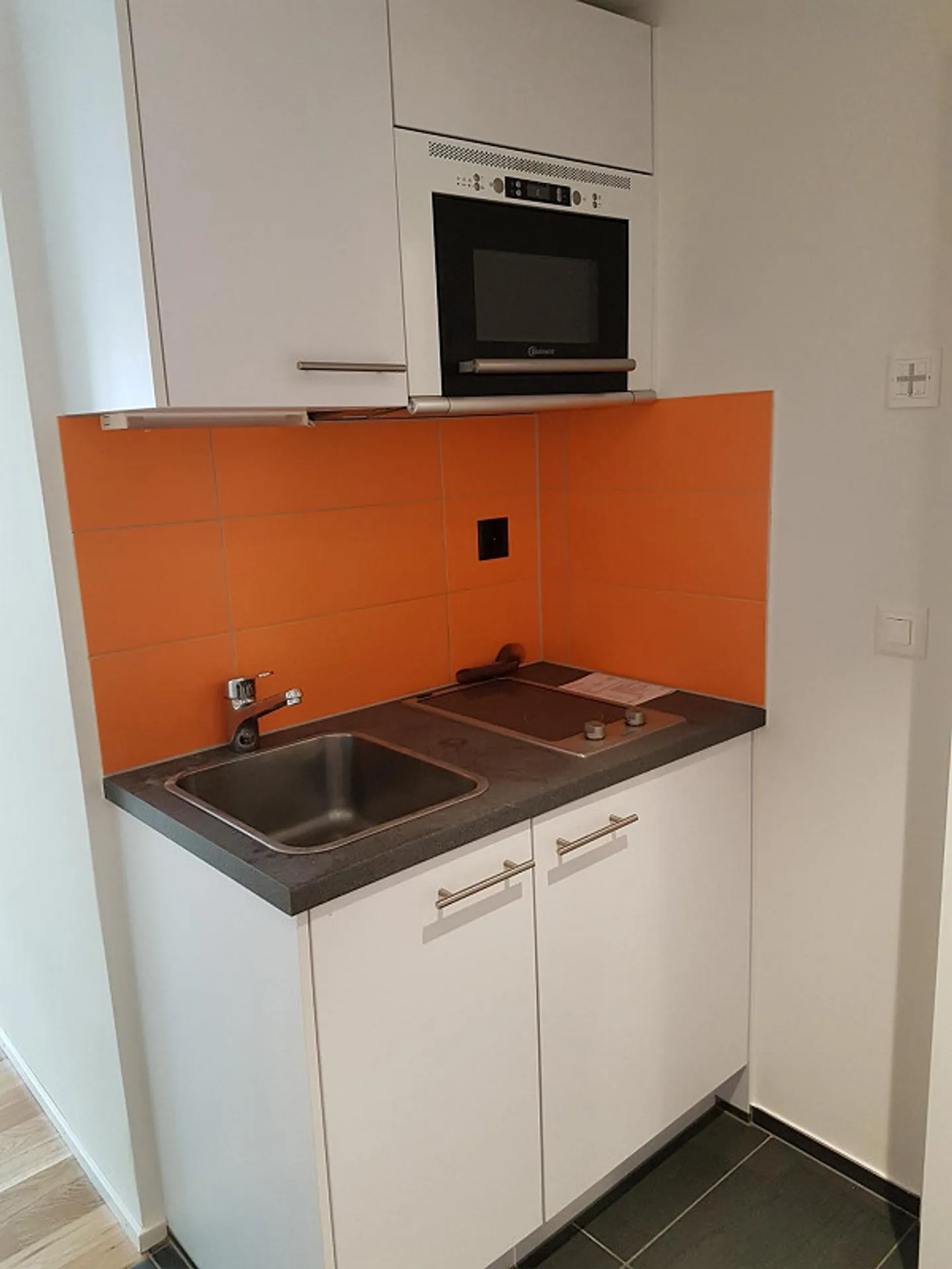 Appartement 1 pièce / Proche de la gare / Idéal pour les célibataires, les navetteurs, les étudiants ! - Photo 2 sur 5