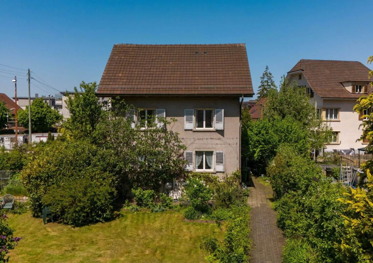 CENTRAL FAMILY SPACE - Photo 1 of 8