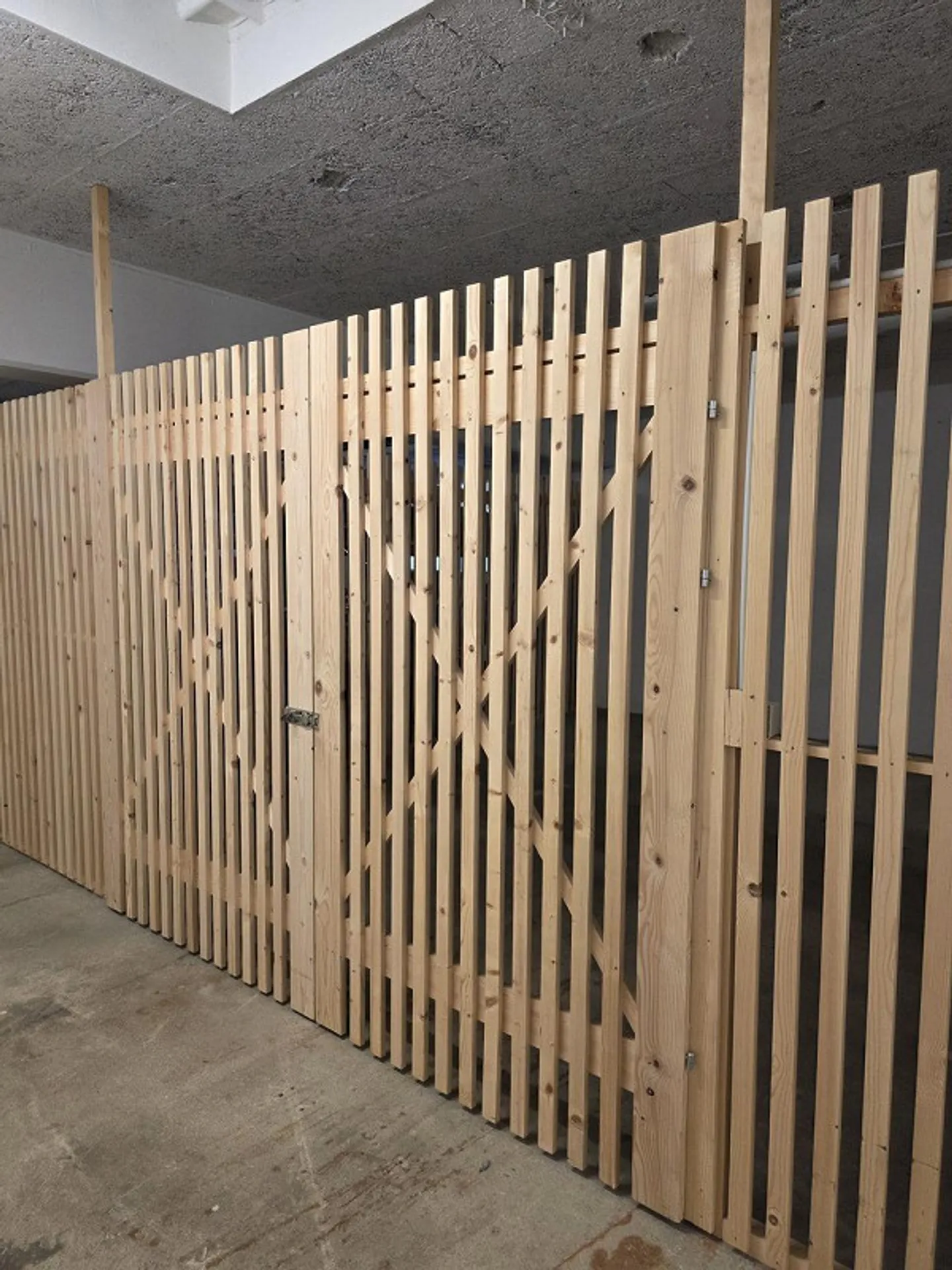 Grand espace de cave/de stockage à louer immédiatement - Photo 2 sur 8
