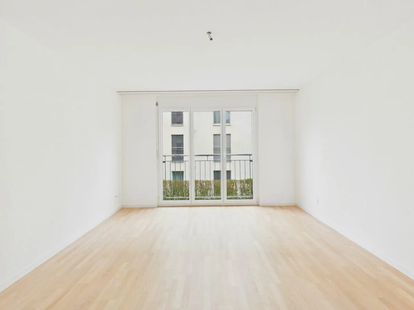 Appartement moderne de 5,5 pièces au rez-de-chaussée avec cheminée et grande terrasse - Photo 10 sur 16