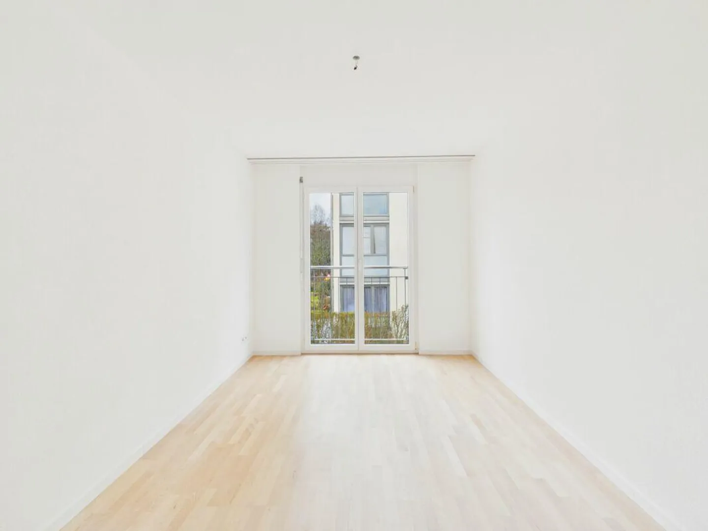 Appartement moderne de 5,5 pièces au rez-de-chaussée avec cheminée et grande terrasse - Photo 11 sur 16