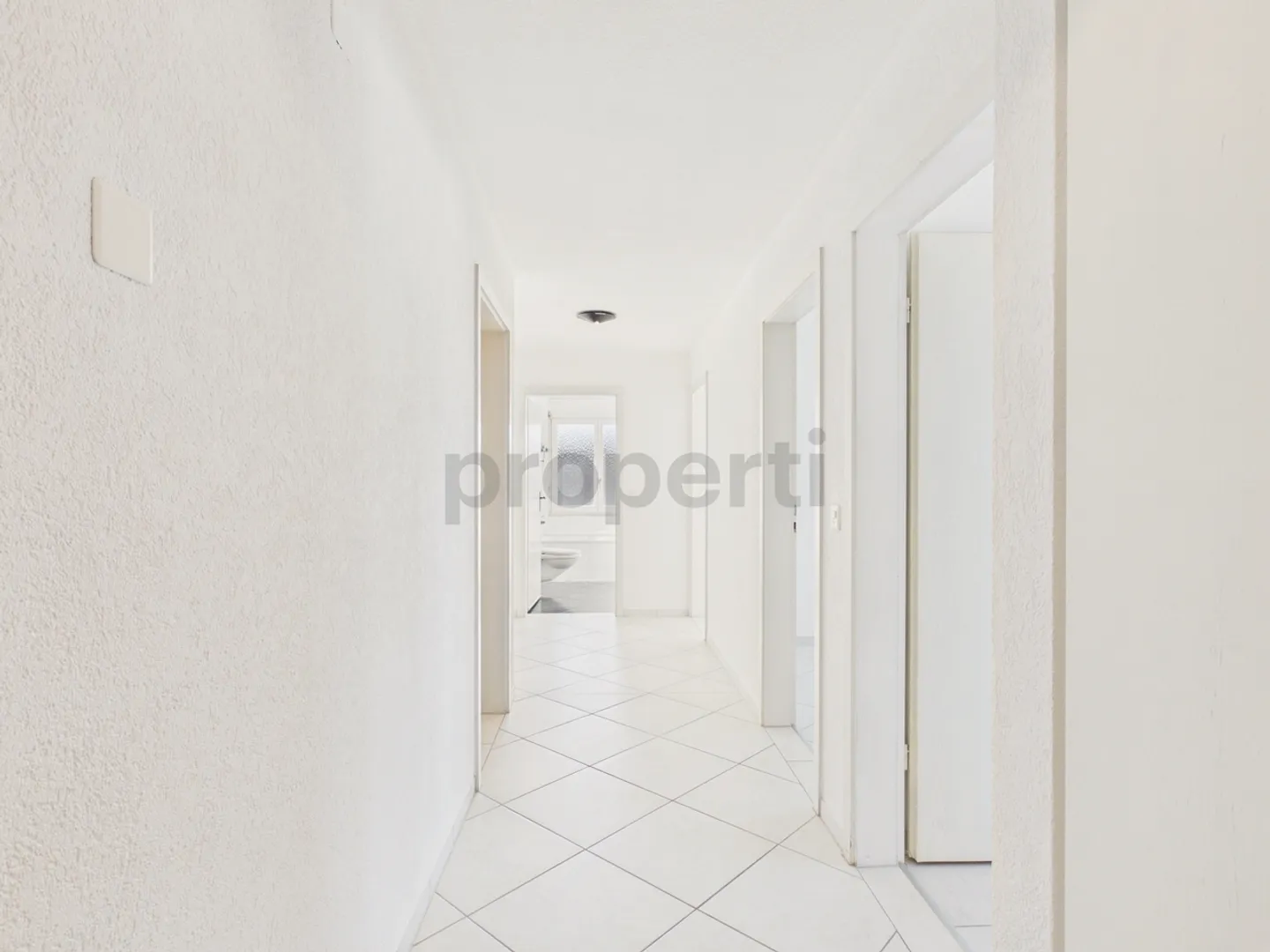 Spacious 5.5-Room Apartment - Photo 6 of 13