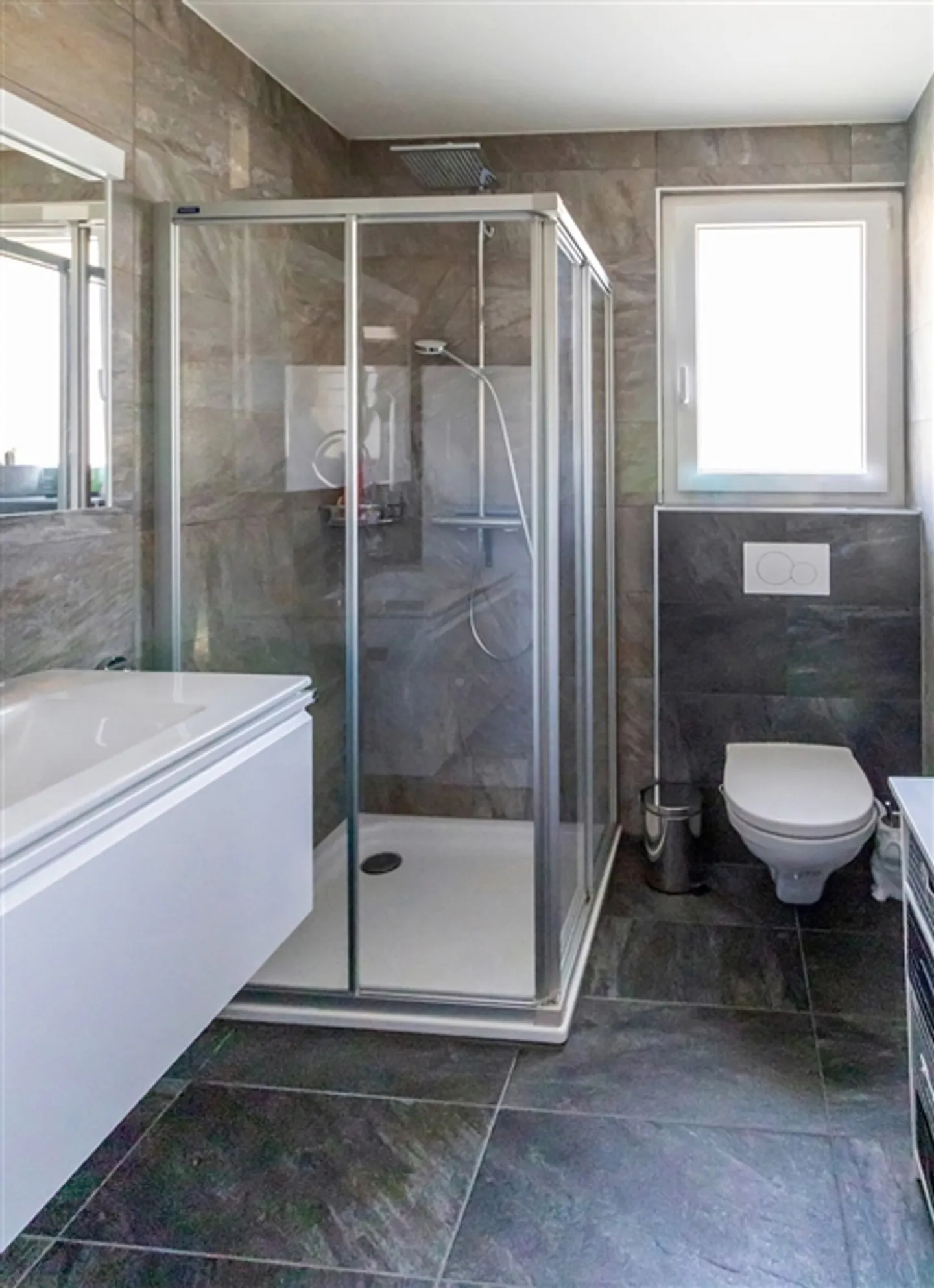 FOR RENT BEAUTIFUL APARTMENT 2.5 ROOMS IN SALQUENEN - SIERRE - Photo 6 of 7