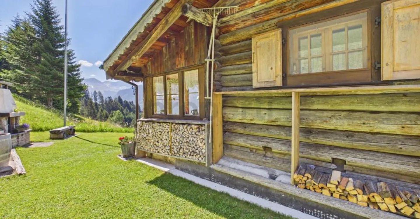 Charming mountain cabin with magnificent mountain views and generous grounds... - Photo 6 of 11
