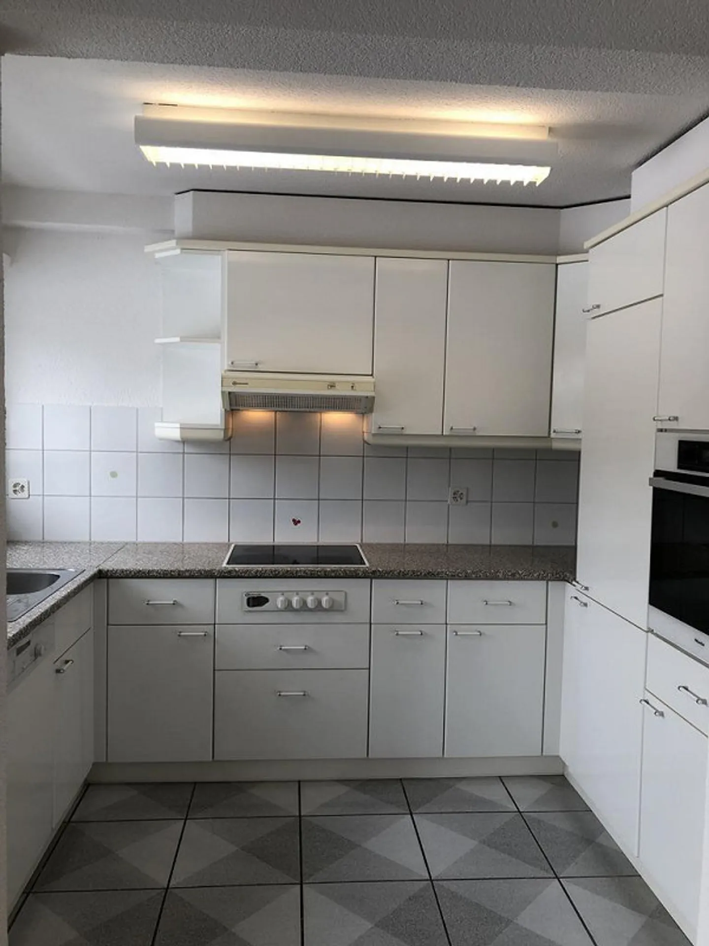 Grosszügige Wohnung, zentral gelegen - Photo 2 of 6