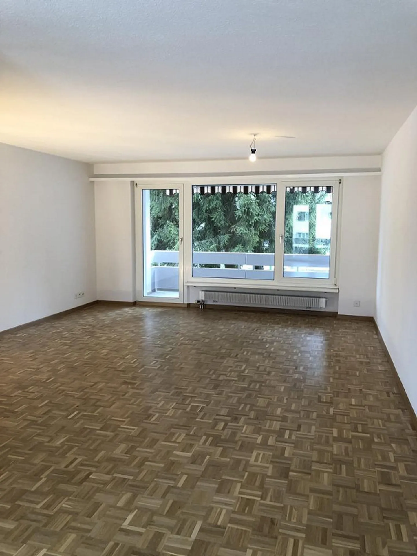 Grosszügige Wohnung, zentral gelegen - Photo 4 of 6