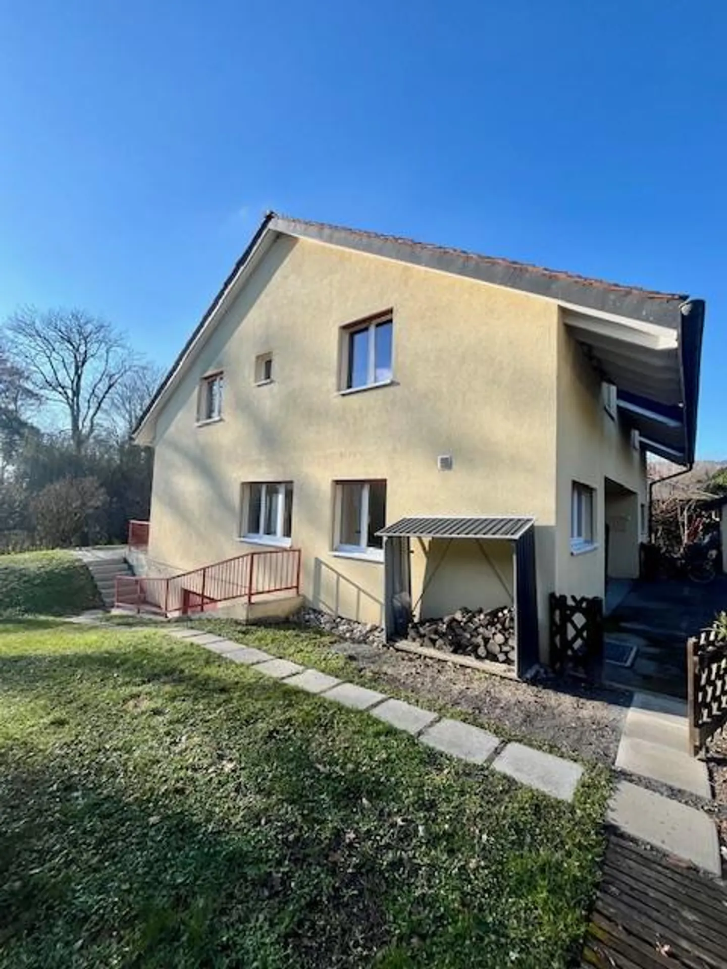 Incantevole villa bifamiliare di 5,5 locali a Rolle - Foto 2 di 13