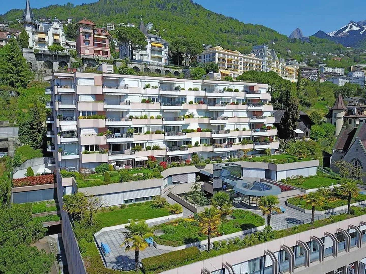 Bel appartamento situato a due passi dal lago e dal centro città - Foto 1 di 9