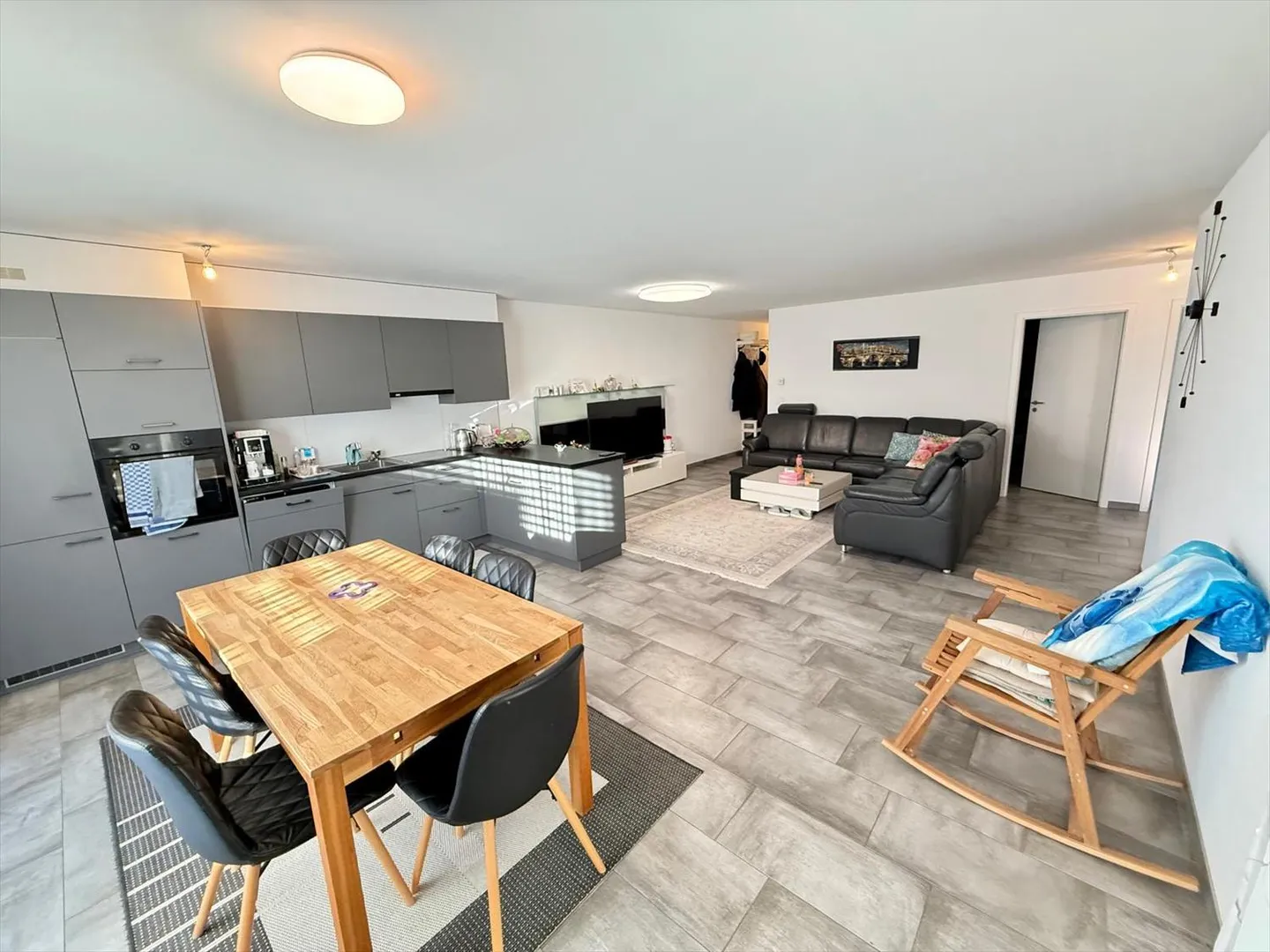 4.5 room ground floor apartment with terraces and secure garage - Vétroz - Photo 5 of 11