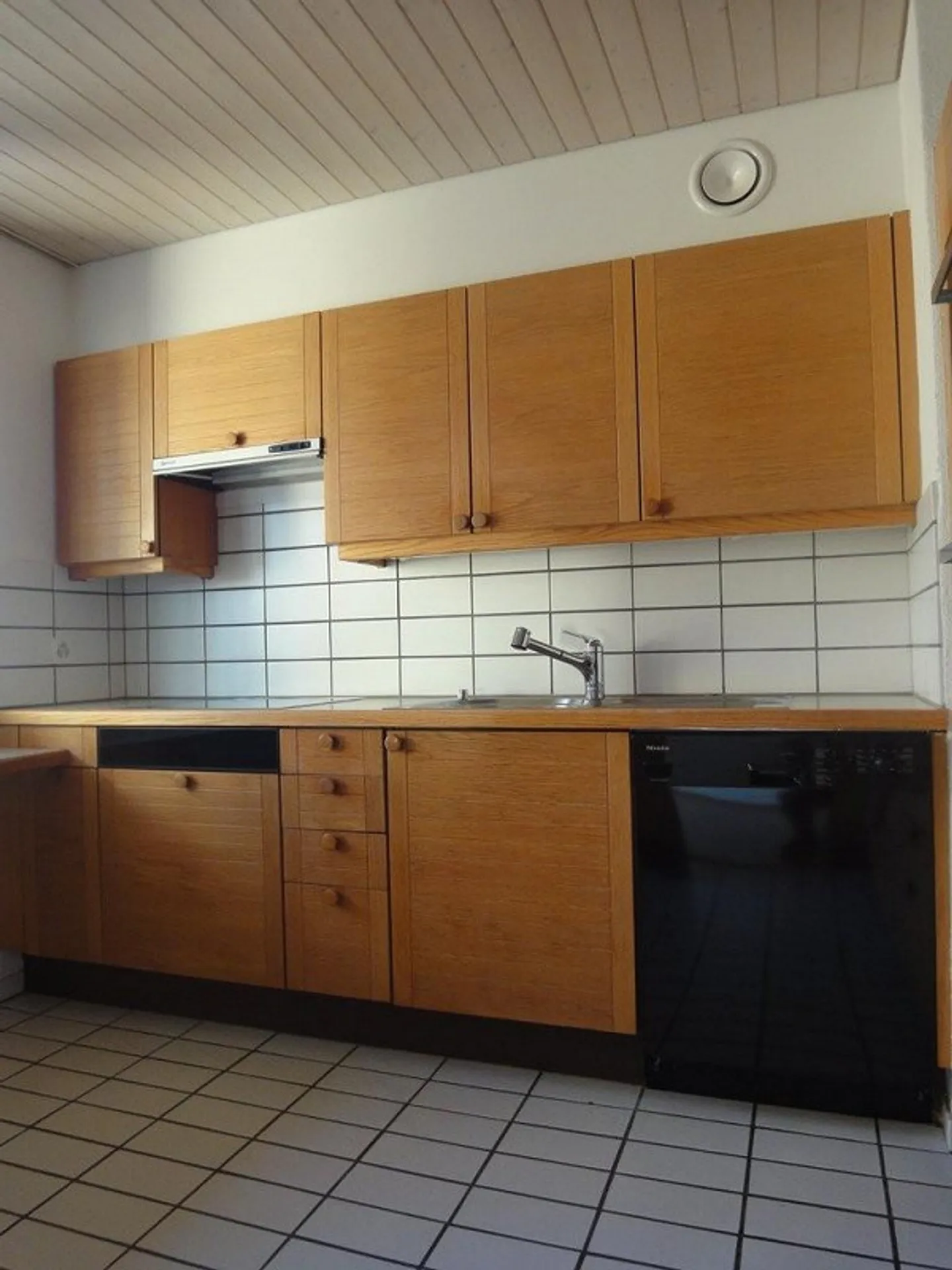 Living in the Green in Zurich-Witikon limited until 31.03.28 - Photo 8 of 12